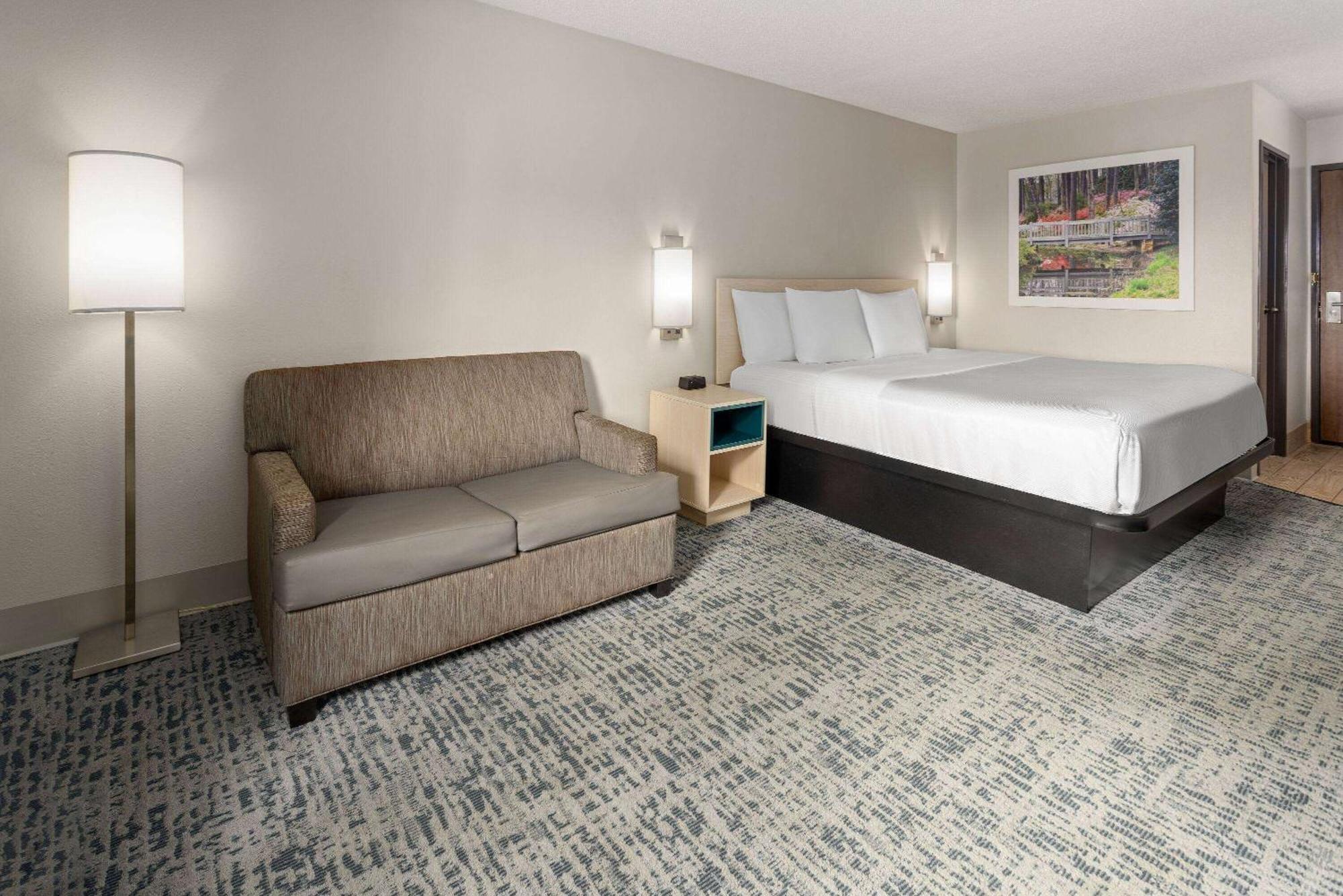 Hotel Baymont By Wyndham Lagrange Esterno foto