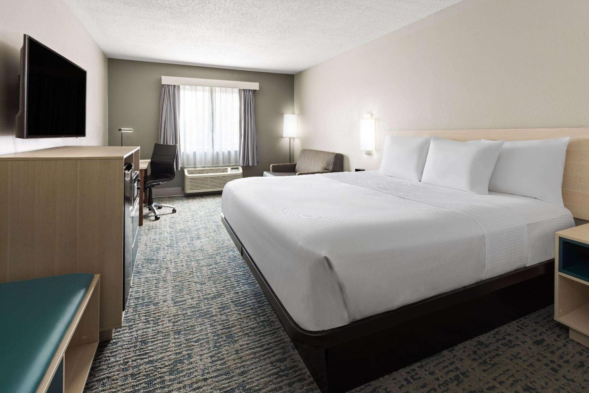 Hotel Baymont By Wyndham Lagrange Esterno foto