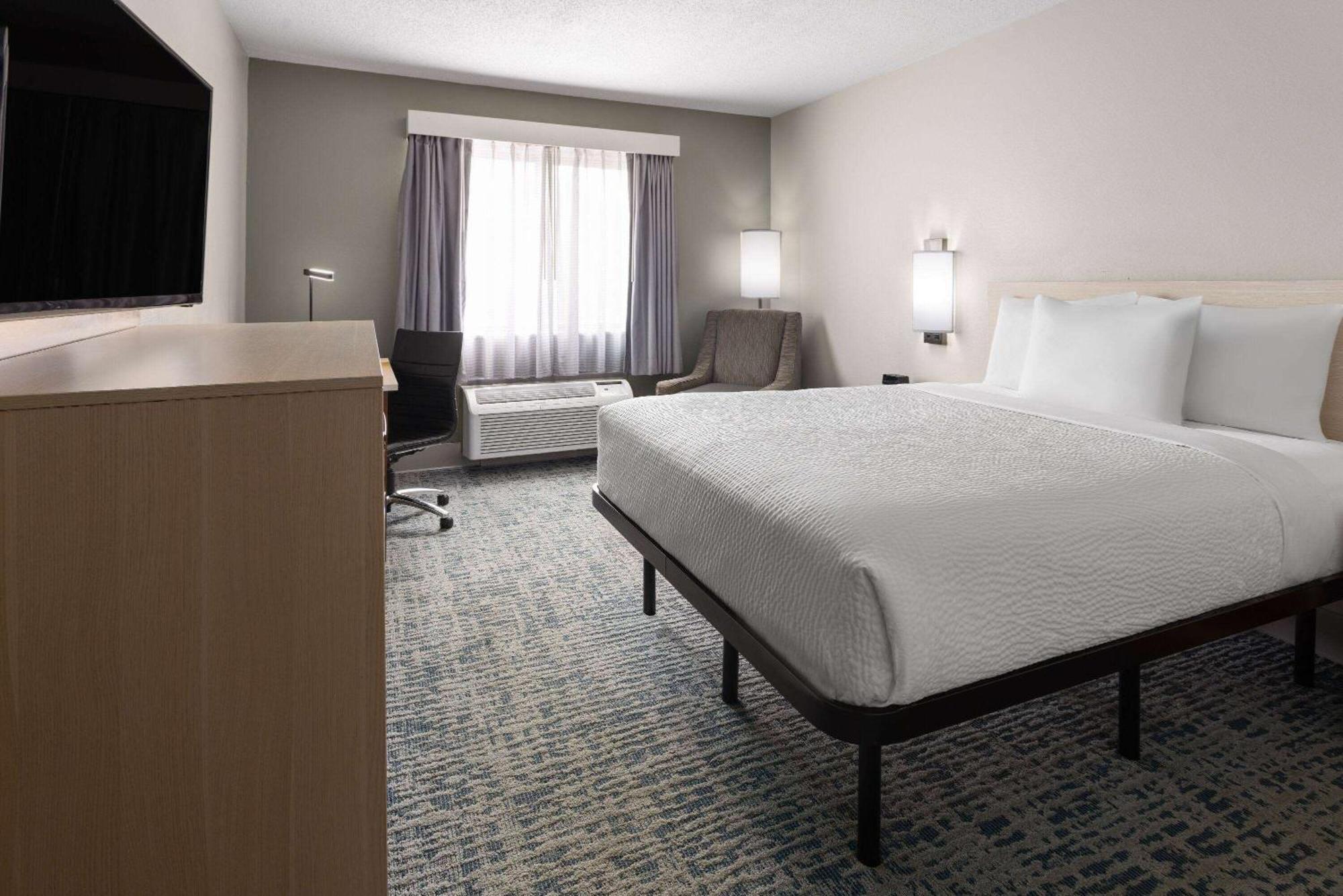 Hotel Baymont By Wyndham Lagrange Esterno foto